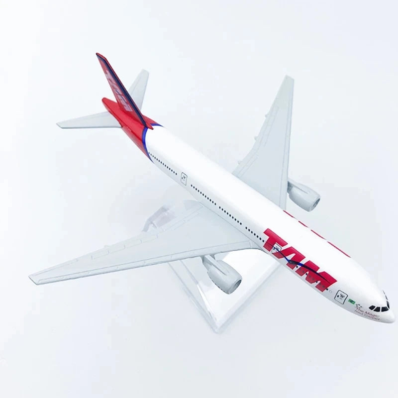 Display 16CM B-777 B777 Brazil TAM AirLines Alloy Passenger Aircraft Toys Model Airplane Collection Boutique Decoration Gift