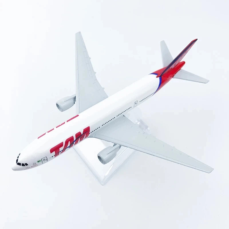Display 16CM B-777 B777 Brazil TAM AirLines Alloy Passenger Aircraft Toys Model Airplane Collection Boutique Decoration Gift