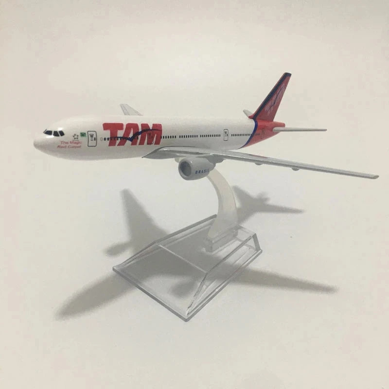 Display 16CM B-777 B777 Brazil TAM AirLines Alloy Passenger Aircraft Toys Model Airplane Collection Boutique Decoration Gift